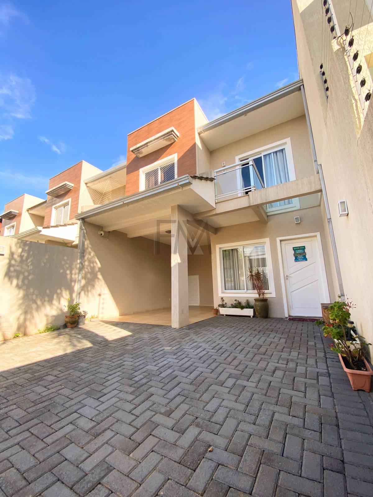 ? O Sobrado dos Seus Sonhos Espera por Você em Oficinas!