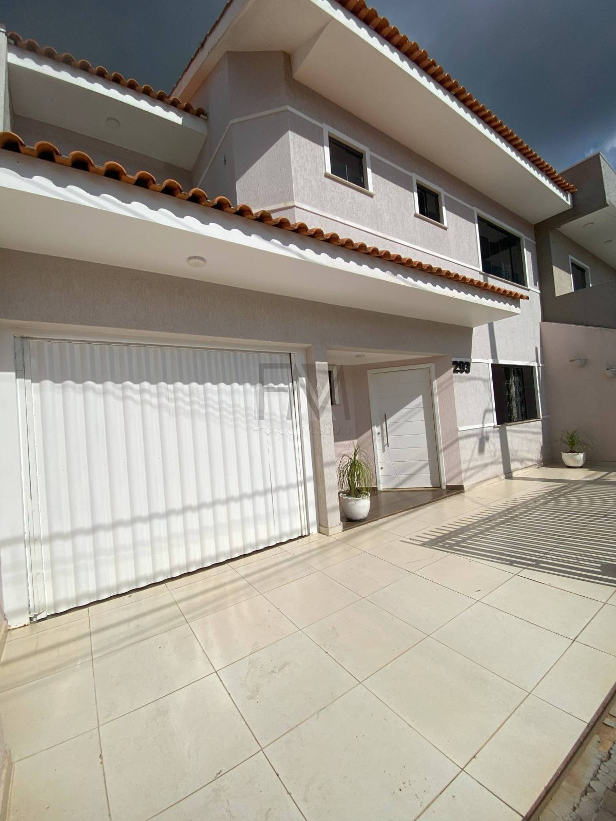 Sobrado à venda em Ponta Grossa, Oficinas, com 3 quartos, 153m²